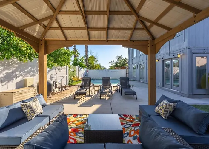 Extravagant Retreat Pool Gazebo Heatedpool Apartment