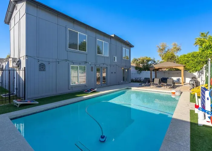 Extravagant Retreat Pool Gazebo Heatedpool Apartment Phoenix